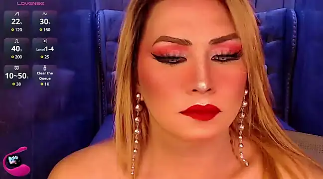 Snapshot of QUEEN_GIAMOORE69 chatting on 03.08.25 QUEEN GIAMOORE69 online show from 03.08.25