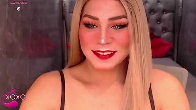 Snapshot of QUEEN_GIAMOORE69 chatting on 09.26.25 QUEEN GIAMOORE69 online show from 09.26.25