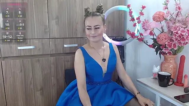 Snapshot of magenta_maturr chatting on 10.06.25 magenta maturr online show from 10.06.25