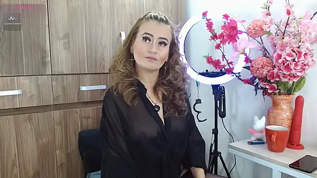 Snapshot of magenta_maturr chatting on 10.13.25 magenta maturr online show from 10.13.25
