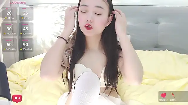 Snapshot of Anne-Sweet chatting on 01.25.25 Anne-Sweet online show from 01.25.25