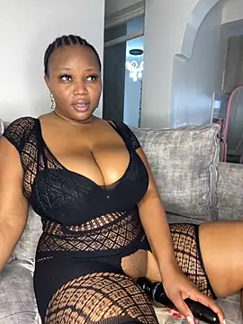 Hyra Ari online show from 10.31.25