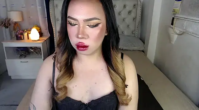 RebecaNextToYou online show from 12.14.24