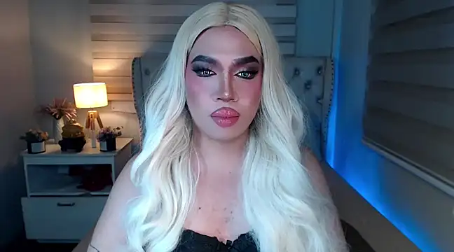 RebecaNextToYou online show from 02.12.25