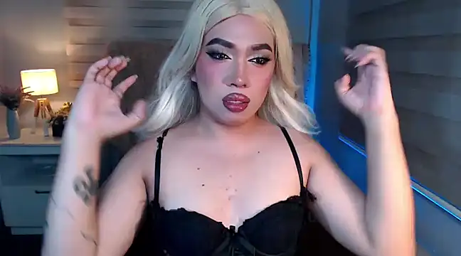 RebecaNextToYou online show from 02.26.25