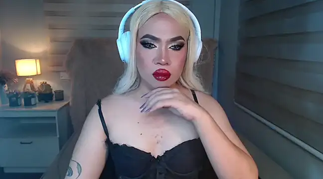 RebecaNextToYou online show from 03.07.25