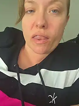 julimonroe online show from 06.11.26