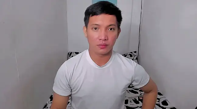 Snapshot of xSebastian19 chatting on 12.19.24 xSebastian19 online show from 12.19.24