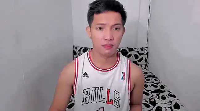 Snapshot of xSebastian19 chatting on 01.05.25 xSebastian19 online show from 01.05.25