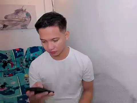 Snapshot of xSebastian19 chatting on 12.21.25 xSebastian19 online show from 12.21.25