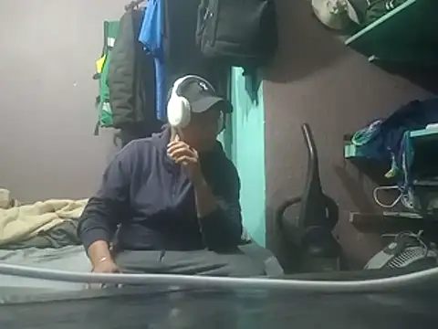 Snapshot of Noctucrasy247 chatting on 12.04.25 Noctucrasy247 online show from 12.04.25