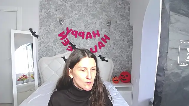 Snapshot of Mistress_Pamela chatting on 10.31.25 Mistress Pamela online show from 10.31.25