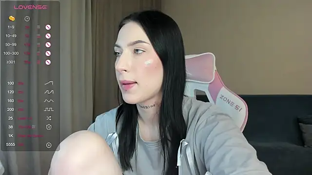 JenniferQueen11 online show from 12.20.24