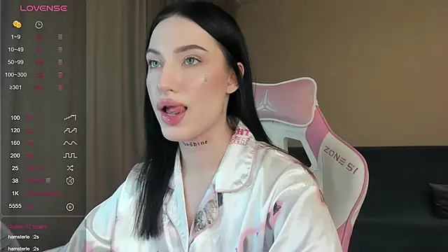 JenniferQueen11 online show from 12.25.24