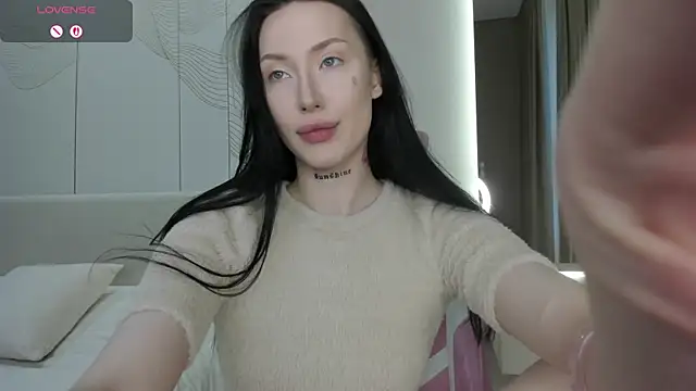 JenniferQueen11 online show from 06.10.26