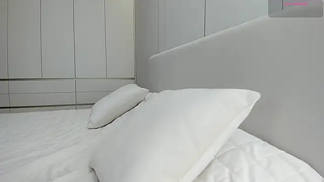 JenniferQueen11 online show from 06.21.26