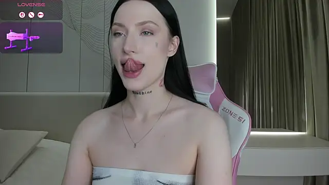 JenniferQueen11 online show from 07.10.26