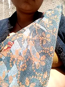 Snapshot of Lattika-Bhabhi chatting on 02.13.25 Lattika-Bhabhi online show from 02.13.25