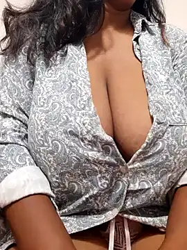 Snapshot of julia_joy chatting on 01.31.25 julia joy online show from 01.31.25