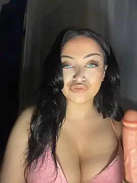 Snapshot of EmiliaPetrova chatting on 07.19.26 EmiliaPetrova online show from 07.19.26