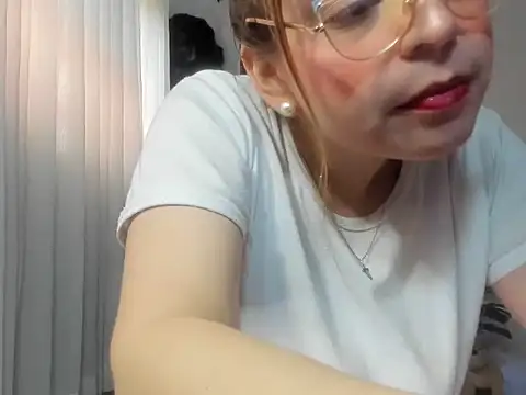 lorenitabella online show from 10.17.25