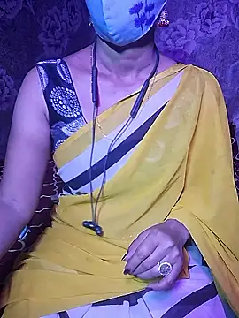 Snapshot of XBHUUME chatting on 11.11.25 XBHUUME online show from 11.11.25