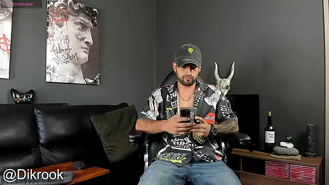 Snapshot of Davevilboy chatting on 01.20.25 Davevilboy online show from 01.20.25