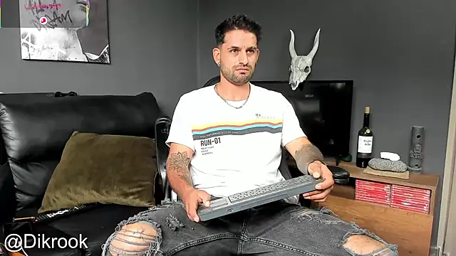 Snapshot of Davevilboy chatting on 01.28.25 Davevilboy online show from 01.28.25