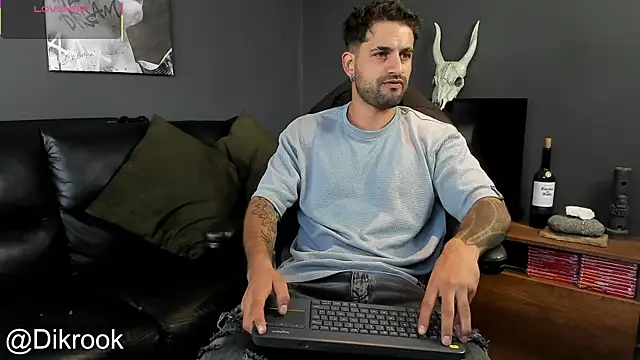 Snapshot of Davevilboy chatting on 01.29.25 Davevilboy online show from 01.29.25