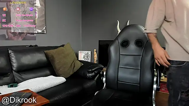 Snapshot of Davevilboy chatting on 02.04.25 Davevilboy online show from 02.04.25