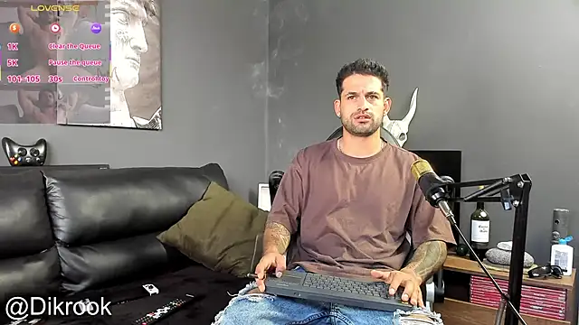 Snapshot of Davevilboy chatting on 02.06.25 Davevilboy online show from 02.06.25