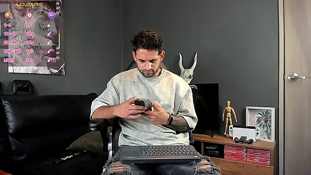 Snapshot of Davevilboy chatting on 02.07.25 Davevilboy online show from 02.07.25