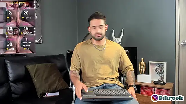 Snapshot of Davevilboy chatting on 02.17.25 Davevilboy online show from 02.17.25