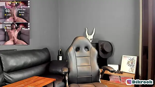 Snapshot of Davevilboy chatting on 03.04.25 Davevilboy online show from 03.04.25