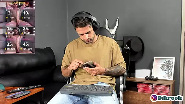 Snapshot of Davevilboy chatting on 03.07.25 Davevilboy online show from 03.07.25