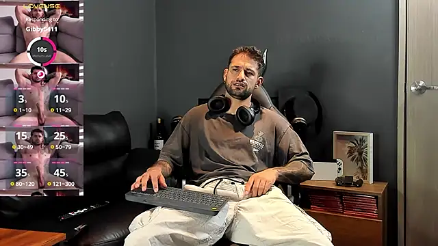 Snapshot of Davevilboy chatting on 03.13.25 Davevilboy online show from 03.13.25