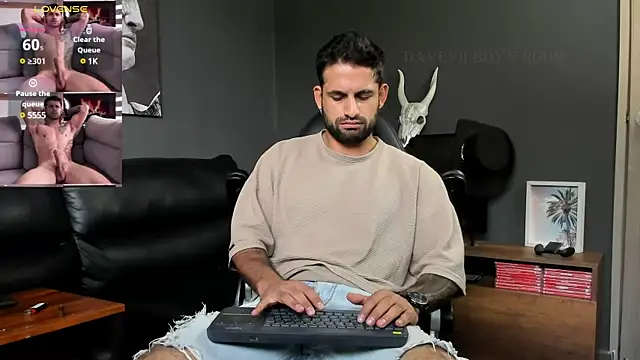 Snapshot of Davevilboy chatting on 03.18.25 Davevilboy online show from 03.18.25