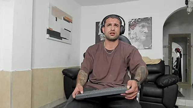 Snapshot of Davevilboy chatting on 09.10.25 Davevilboy online show from 09.10.25