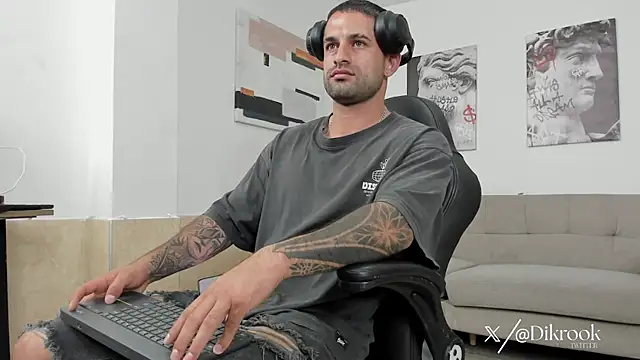 Snapshot of Davevilboy chatting on 09.19.25 Davevilboy online show from 09.19.25