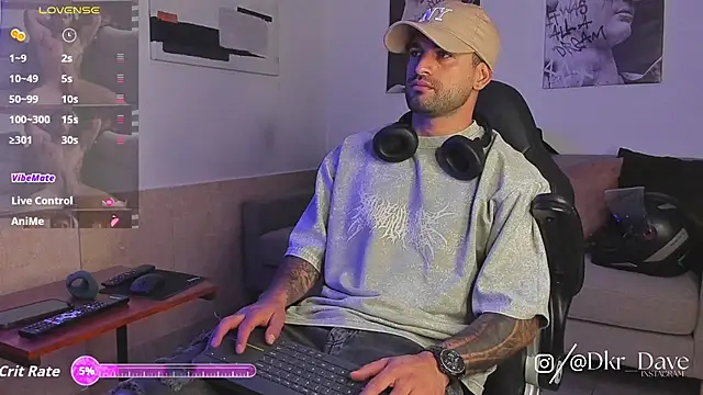 Snapshot of Davevilboy chatting on 10.05.25 Davevilboy online show from 10.05.25