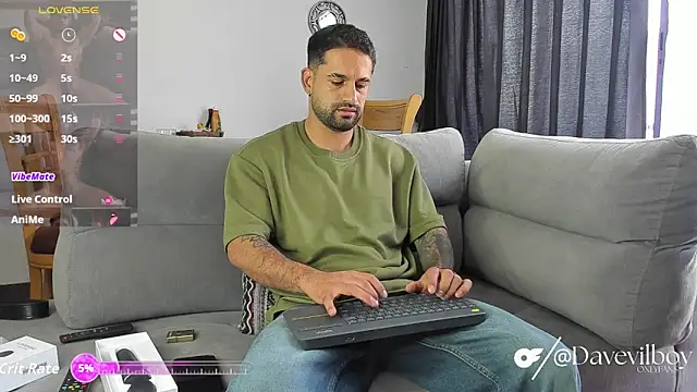 Snapshot of Davevilboy chatting on 10.15.25 Davevilboy online show from 10.15.25