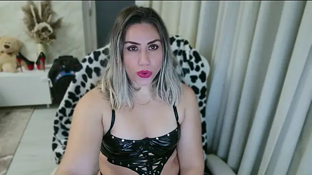 Snapshot of Annyfit4you chatting on 12.02.25 Annyfit4you online show from 12.02.25