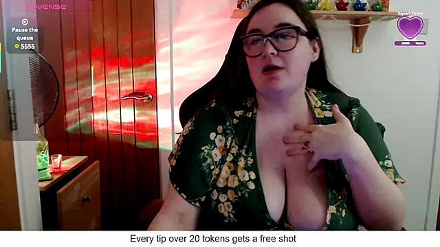 Rebecca Summer online show from 05.03.26