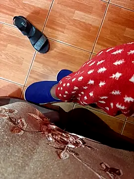 Snapshot of feet_toes chatting on 12.15.25 feet toes online show from 12.15.25