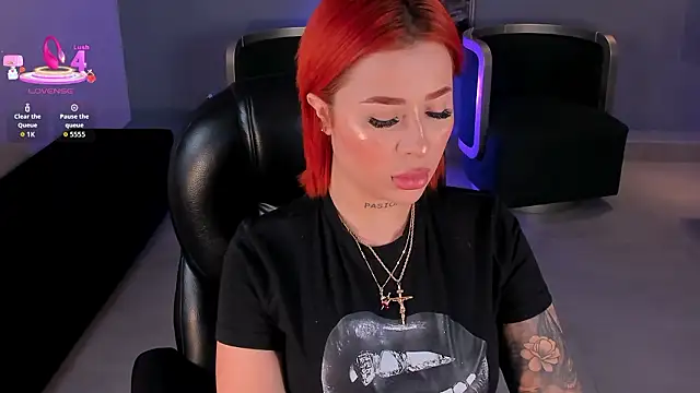 Snapshot of MadelineFox chatting on 02.13.26 MadelineFox online show from 02.13.26