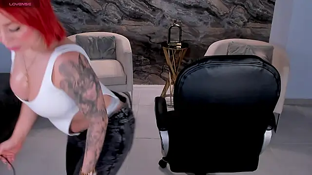 Snapshot of MadelineFox chatting on 02.24.26 MadelineFox online show from 02.24.26