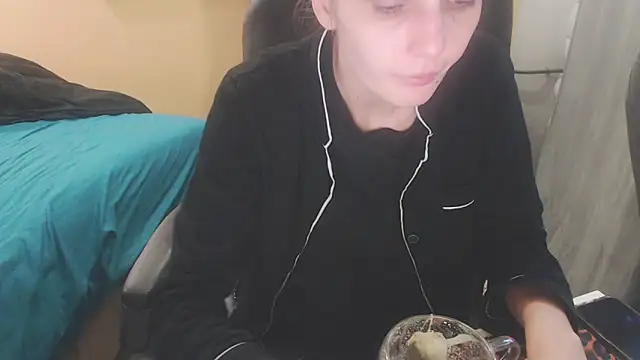 Snapshot of Laco-cO chatting on 12.03.25 Laco-cO online show from 12.03.25