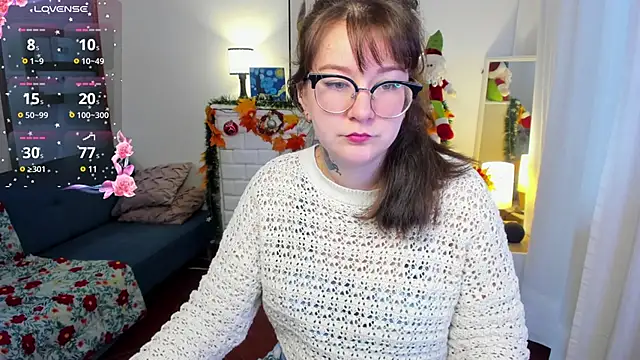 Snapshot of HunnyyLove chatting on 12.04.24 HunnyyLove online show from 12.04.24