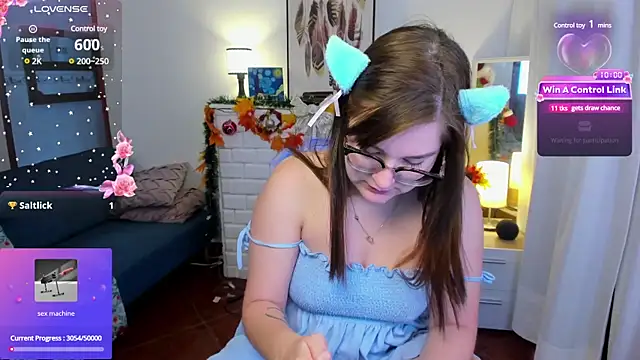 Snapshot of HunnyyLove chatting on 12.06.24 HunnyyLove online show from 12.06.24