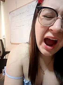 Snapshot of HunnyyLove chatting on 12.07.24 HunnyyLove online show from 12.07.24